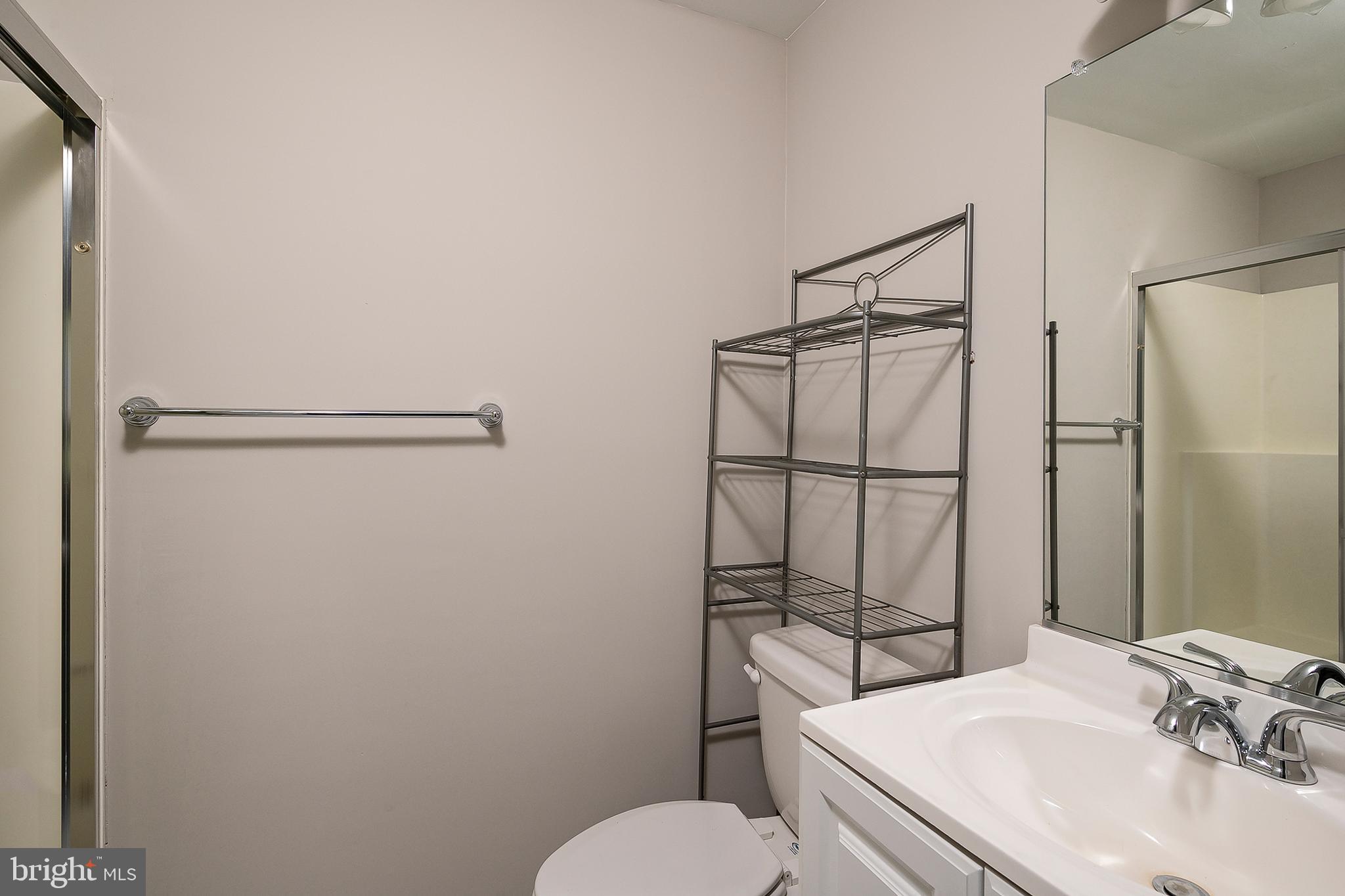 957 Shore Acres Road Arnold, MD 21012 - Photo 14 of 31 Primary Bathroom