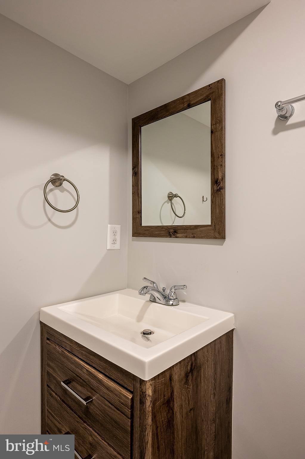 957 Shore Acres Road Arnold, MD 21012 - Photo 23 of 31 Bathroom 3 Vanity