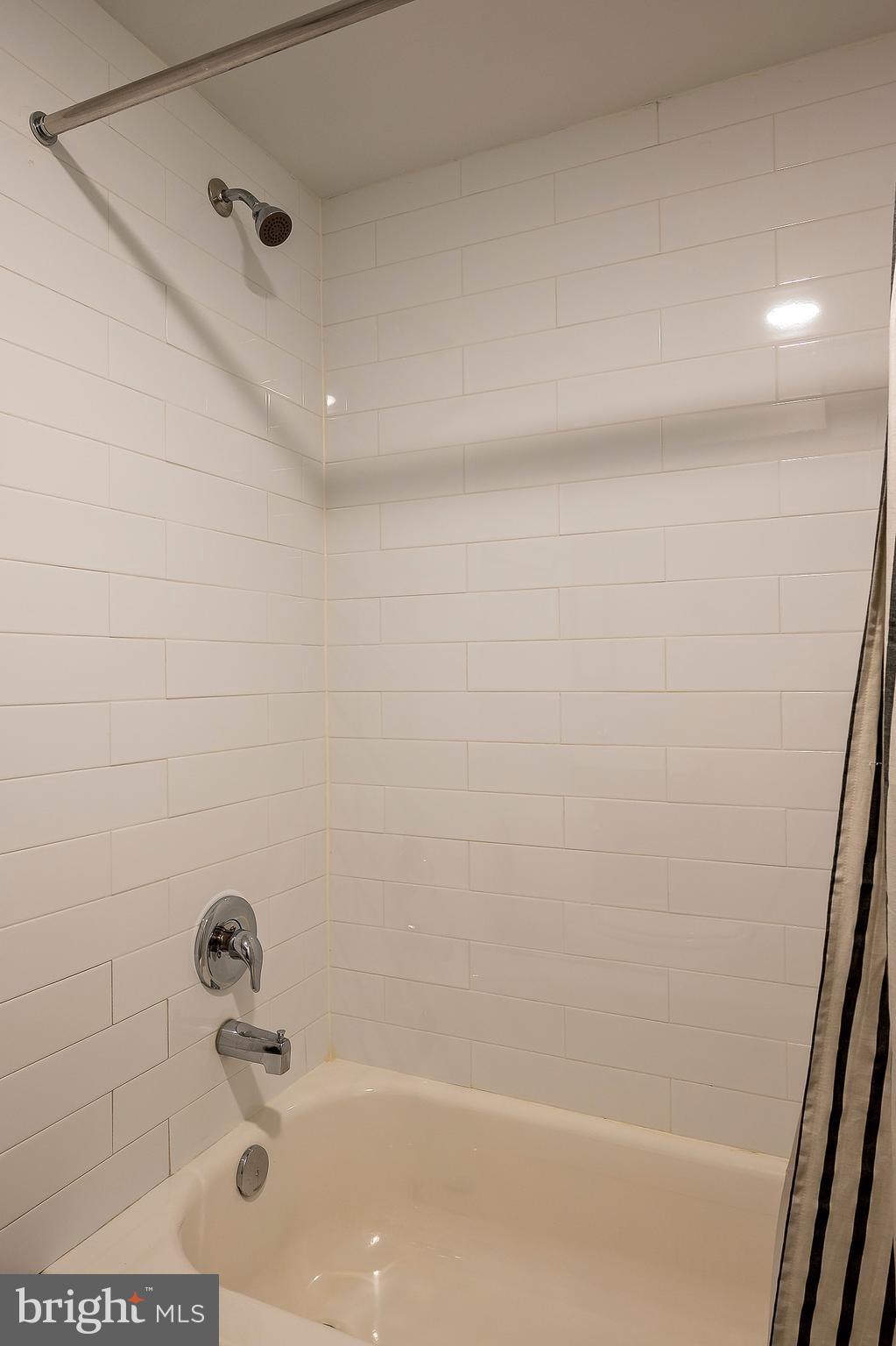 957 Shore Acres Road Arnold, MD 21012 - Photo 24 of 31 Bathroom 3 Tub