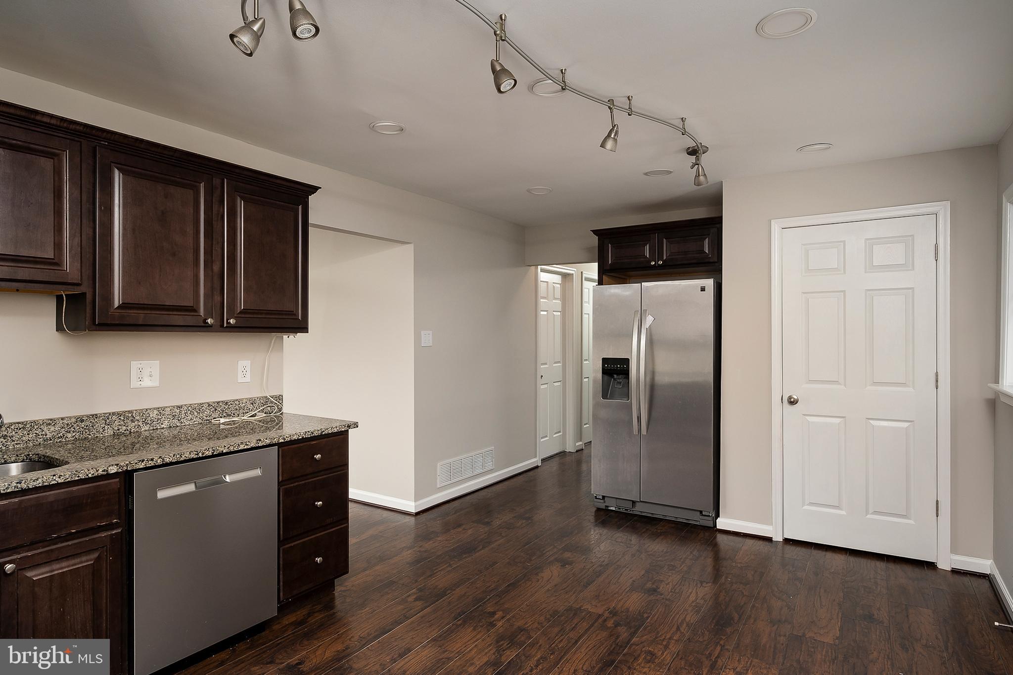 957 Shore Acres Road Arnold, MD 21012 - Photo 7 of 31 Kitchen (alt view)