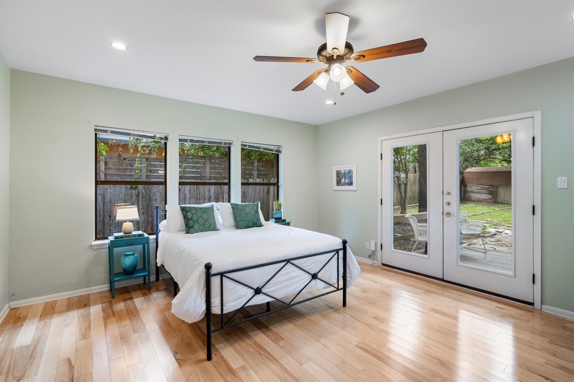 2116 Glendale Place Austin, TX 78704 - Photo 14 of 24 a living room with furniture