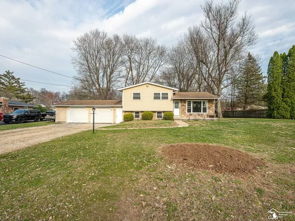 $239,900 | 8872 Woodside Drive, Temperance, MI 48182