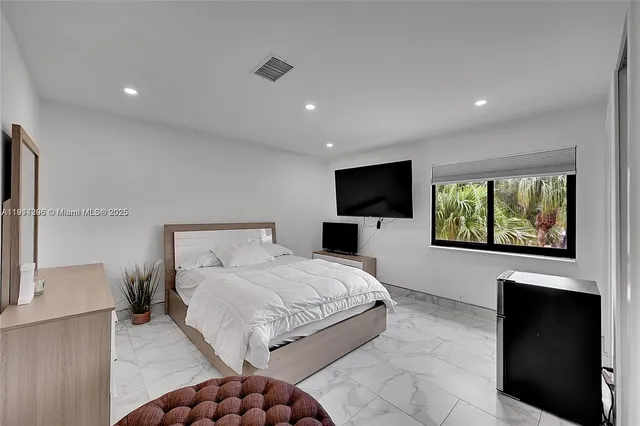 $2,850 | 18578 Woodstream Drive, Boca Raton, FL 33498