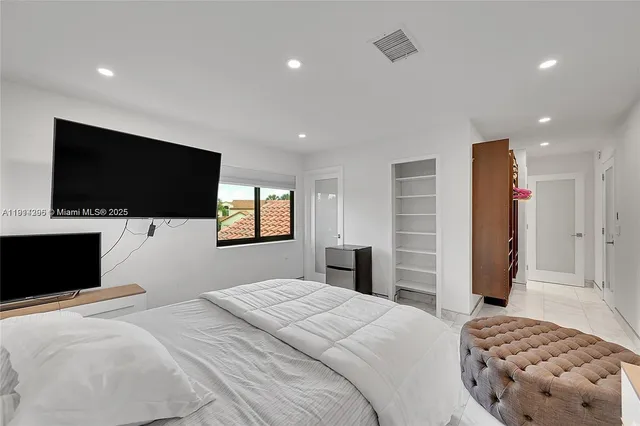 $2,850 | 18578 Woodstream Drive, Boca Raton, FL 33498