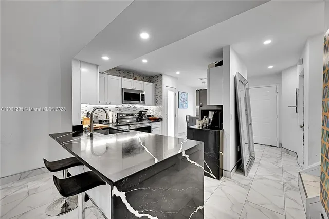 $2,850 | 18578 Woodstream Drive, Boca Raton, FL 33498