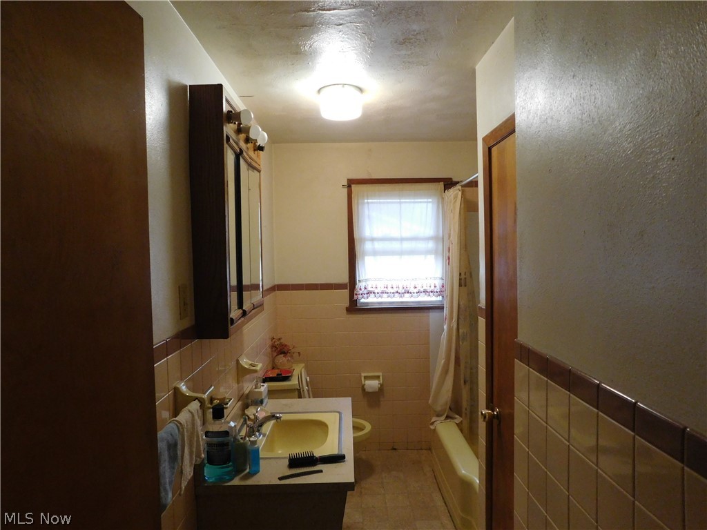 114 Lee Road Follansbee, WV 26037 - Photo 8 of 10