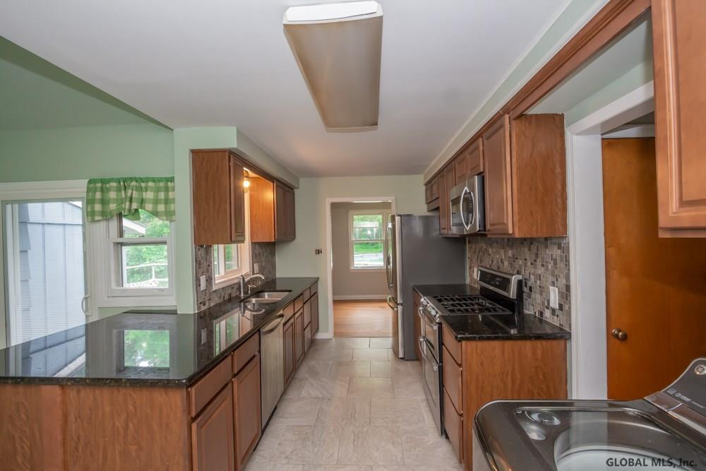 26 Bluff Road Rotterdam, NY 12306 - Photo 4 of 29 Photo 4