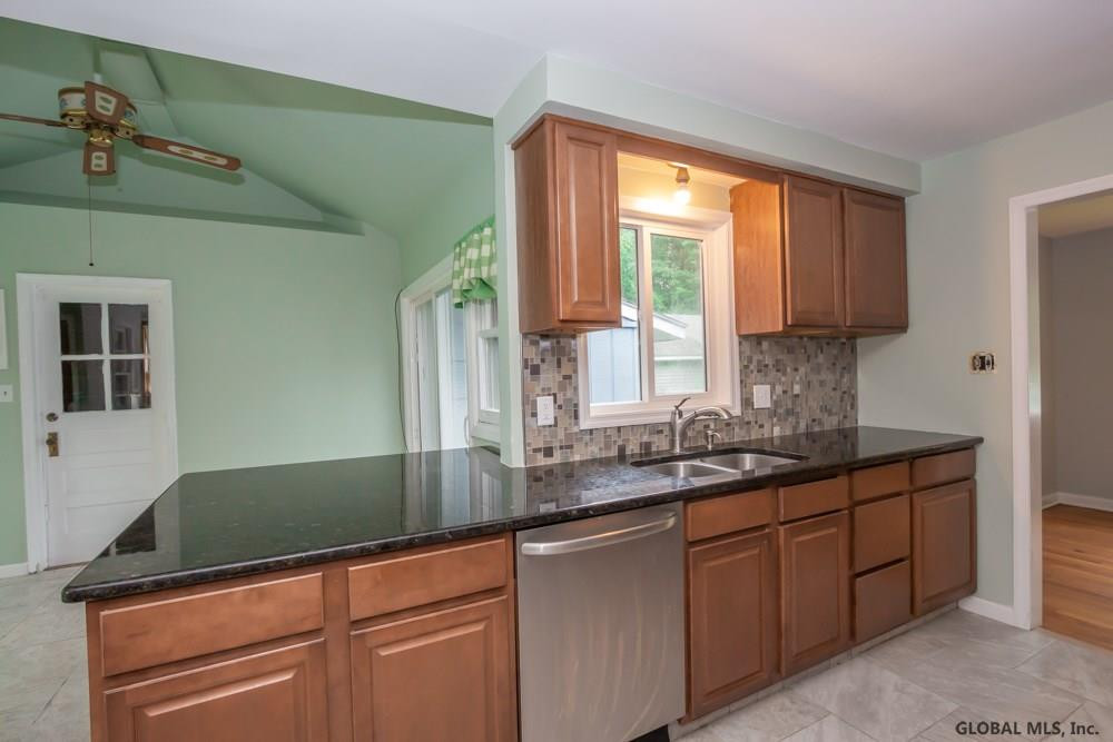 26 Bluff Road Rotterdam, NY 12306 - Photo 5 of 29 Photo 5
