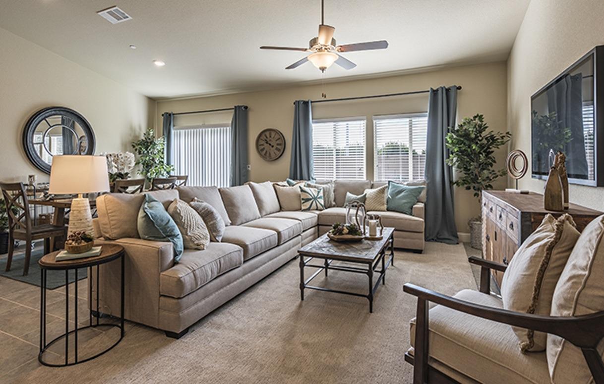 817 Strada Street, Unit 75 Lemoore, CA 93245 - Photo 3 of 10 Gallery Image 3