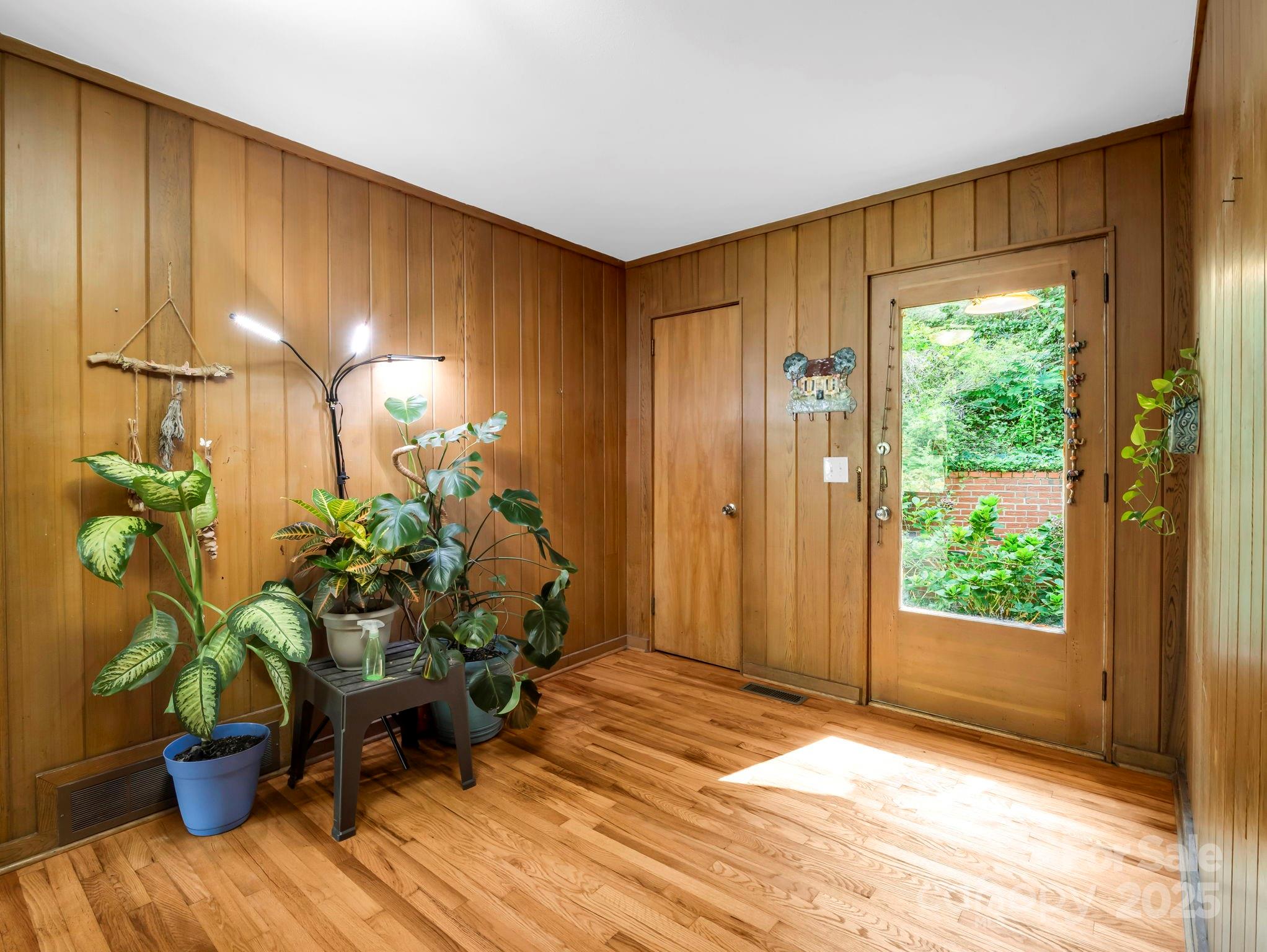 81 Jericho Drive Tryon, NC 28782 - Photo 27 of 43 a dining room with furniture and a potted plant