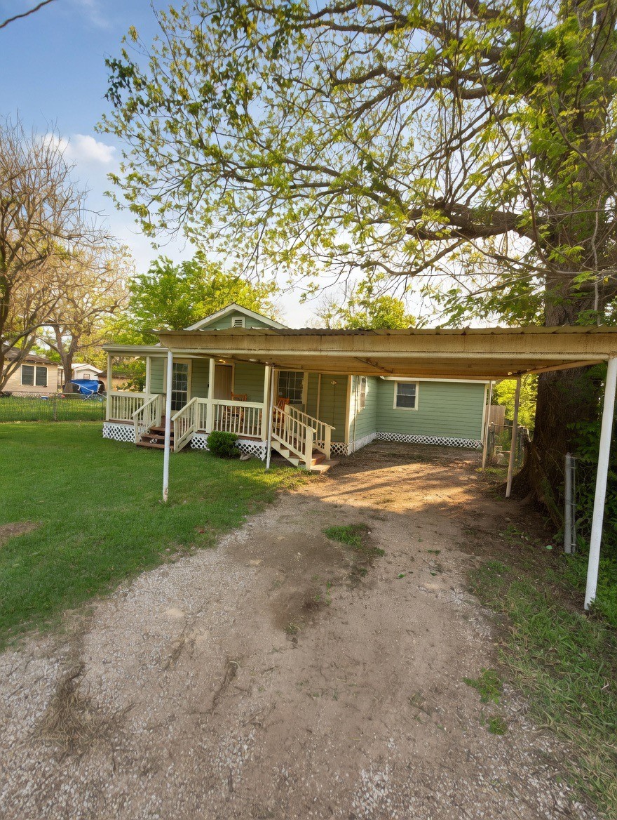 911 Kemp Street Boling, TX 77420 - Photo 3 of 23