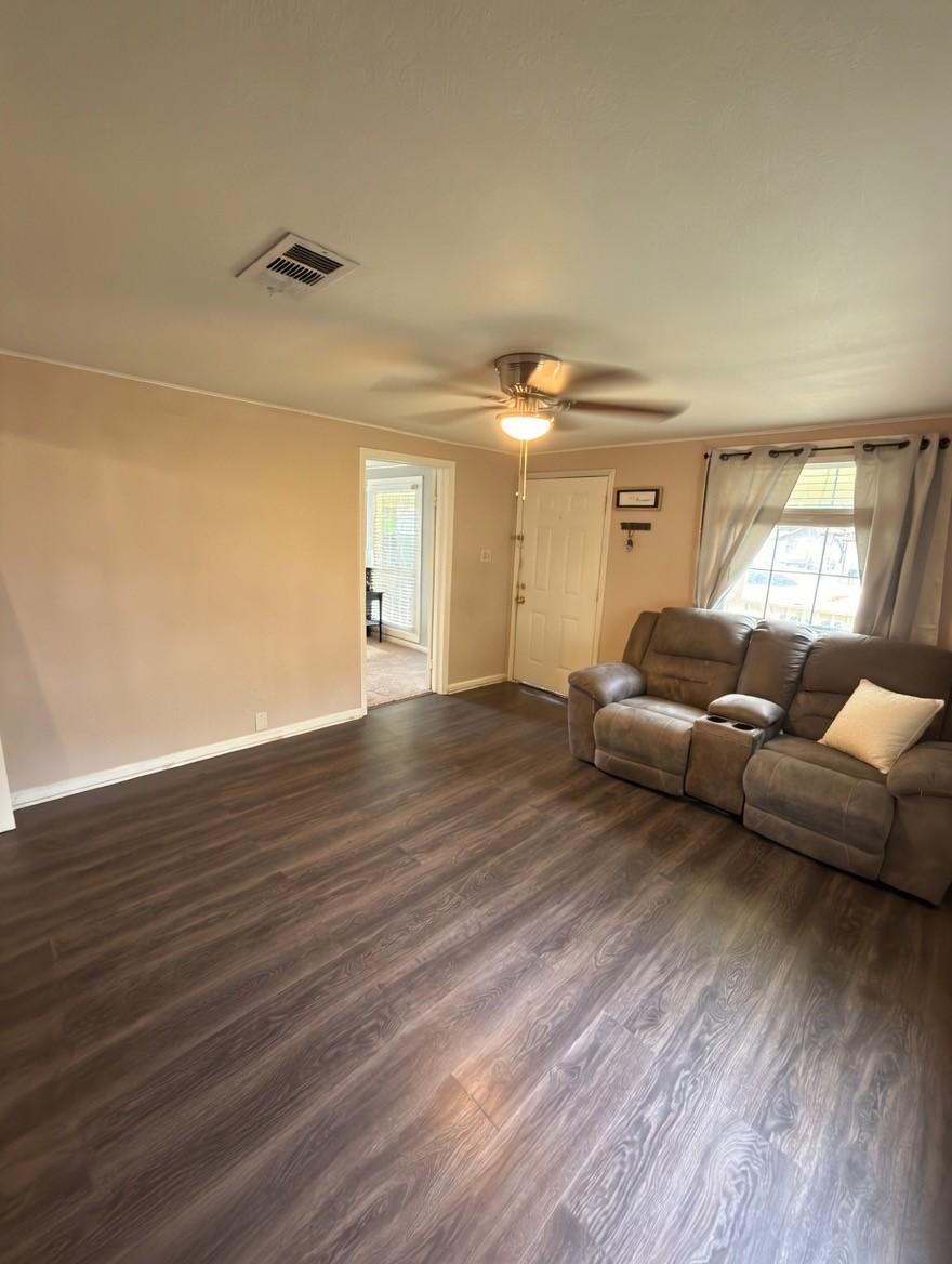 911 Kemp Street Boling, TX 77420 - Photo 7 of 23