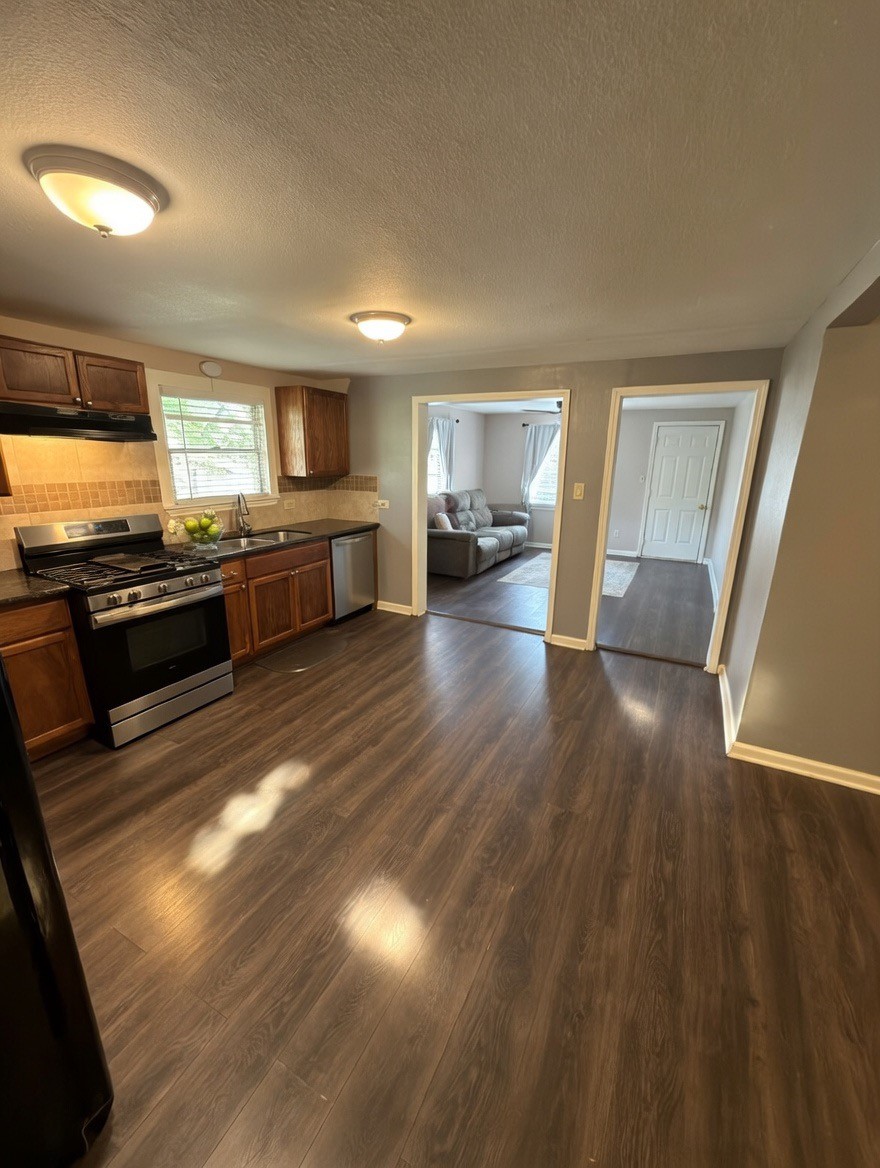 911 Kemp Street Boling, TX 77420 - Photo 8 of 23