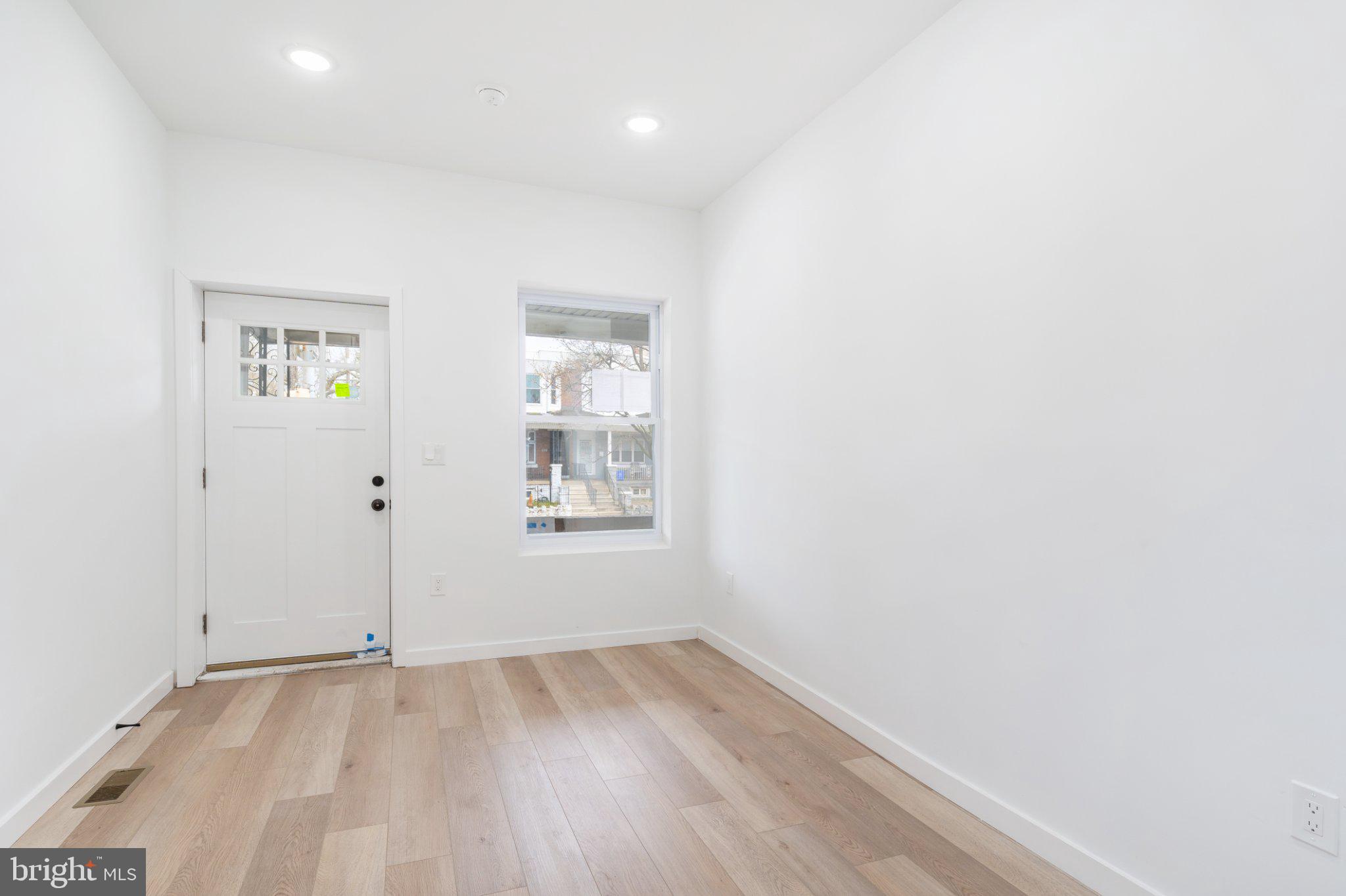 5758 Spruce Street Philadelphia, PA 19139 - Photo 17 of 44 Bright and airy entryway space.