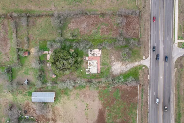 a picture of a lake view