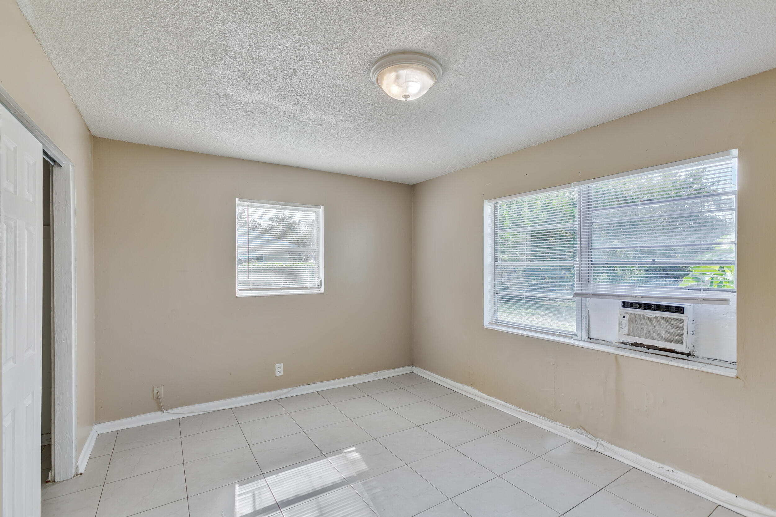 461 Silver Beach Road, Unit 1 Riviera Beach, FL 33403 - Photo 21 of 34 24_320a6161