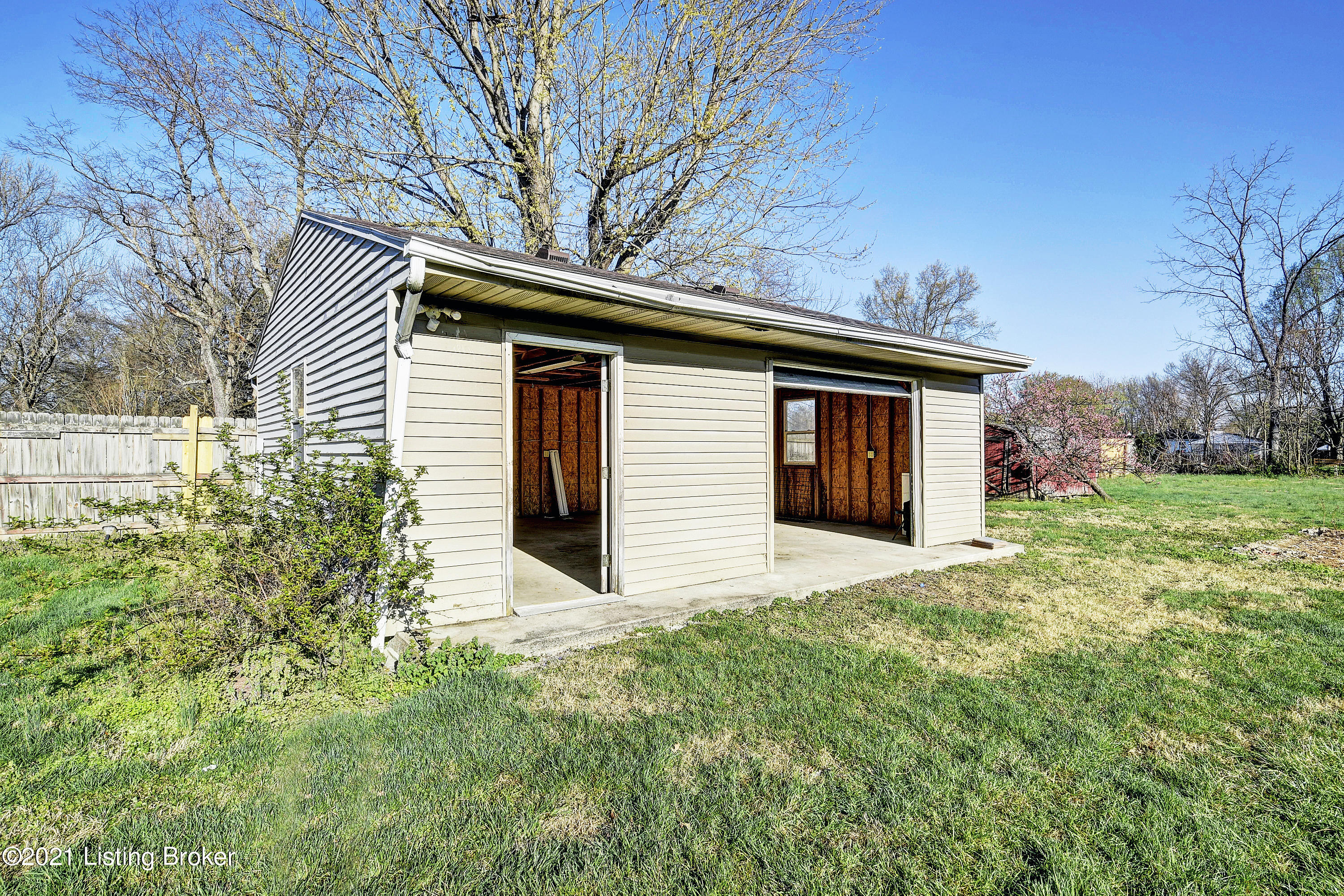 2407 Donna Road Louisville, KY 40216 - Photo 17 of 18 Garage
