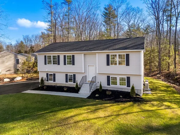 $569,000 | 104 Hilltop Drive, Southbridge, MA 01550