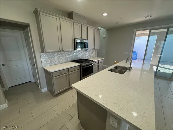 $2,500 | 1051 East Sunset Road, Henderson, NV 89011