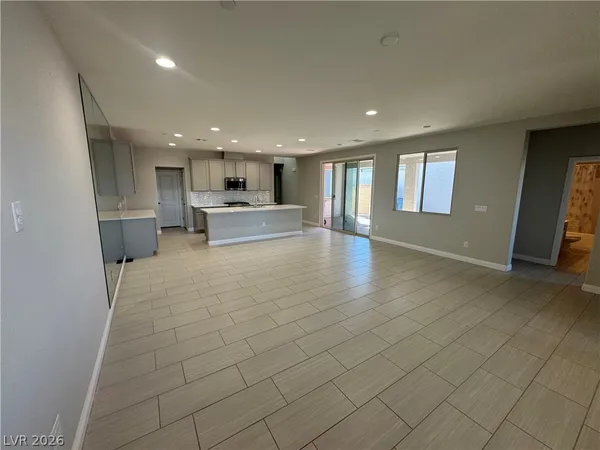 $2,500 | 1051 East Sunset Road, Henderson, NV 89011