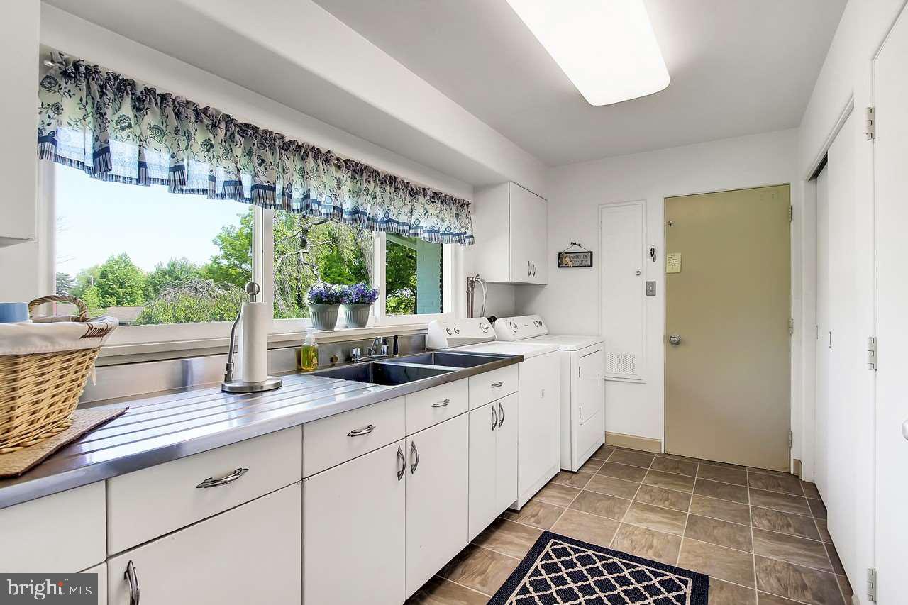 320 Upperidge Lane York, PA 17403 - Photo 13 of 27