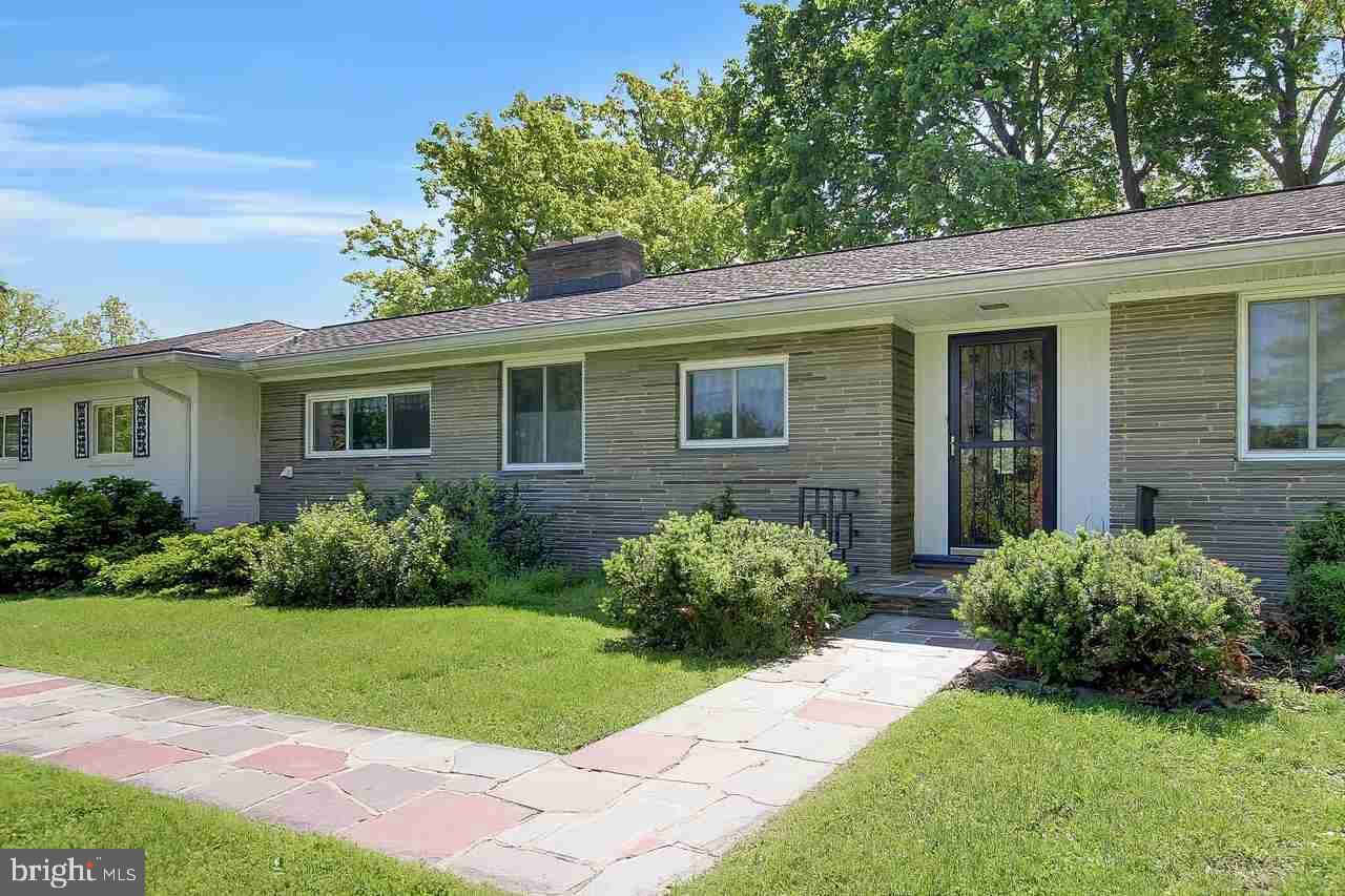 320 Upperidge Lane York, PA 17403 - Photo 2 of 27