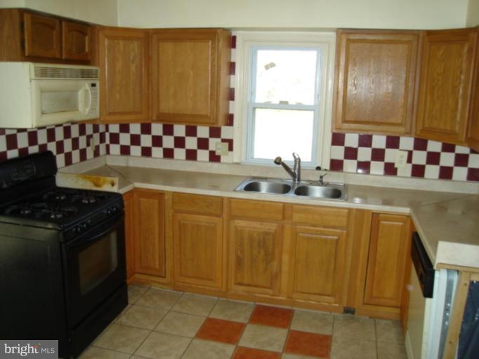 9201 Locksley Road Fort Washington, MD 20744 - Photo 3 of 5 Kitchen