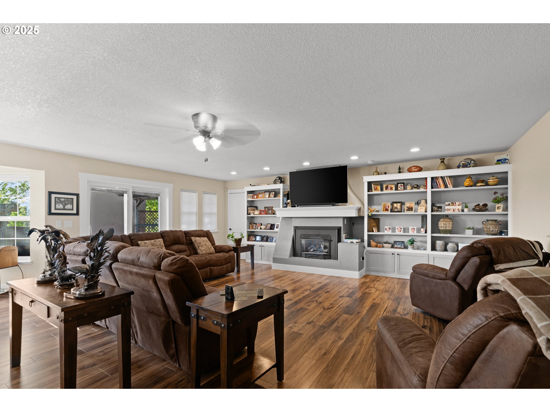 79315 Powerline Road Hermiston, OR 97838 - Photo 14 of 40 Living Room