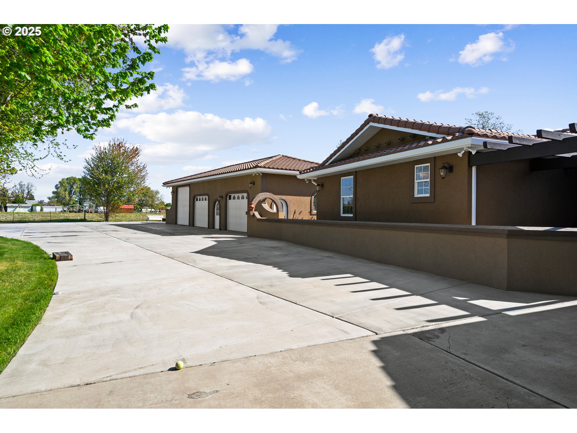 79315 Powerline Road Hermiston, OR 97838 - Photo 3 of 40 Parking