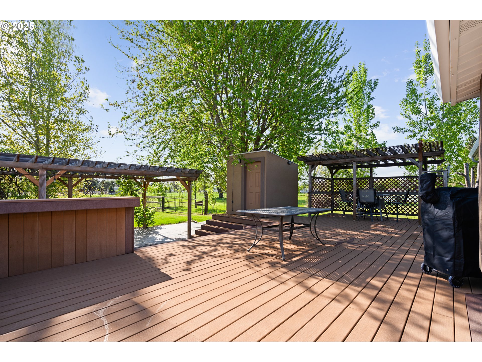 79315 Powerline Road Hermiston, OR 97838 - Photo 31 of 40 Courtyard