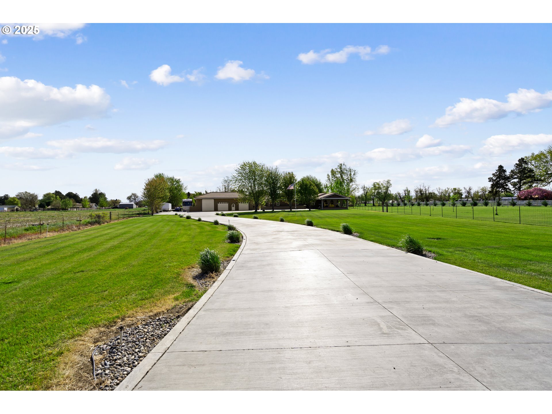 79315 Powerline Road Hermiston, OR 97838 - Photo 4 of 40 Parking