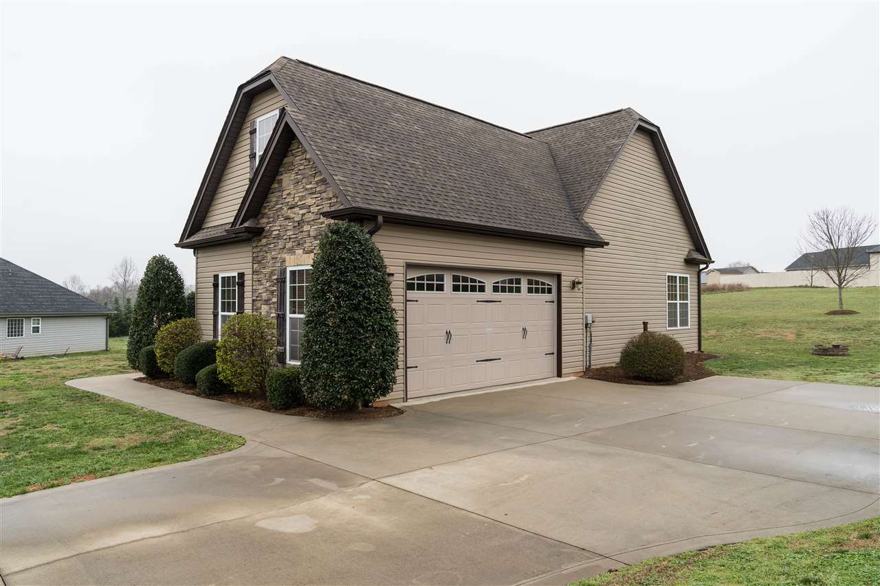 326 Laura Bishop Lane Inman, SC 29349 - Photo 3 of 16 Gallery Image 3