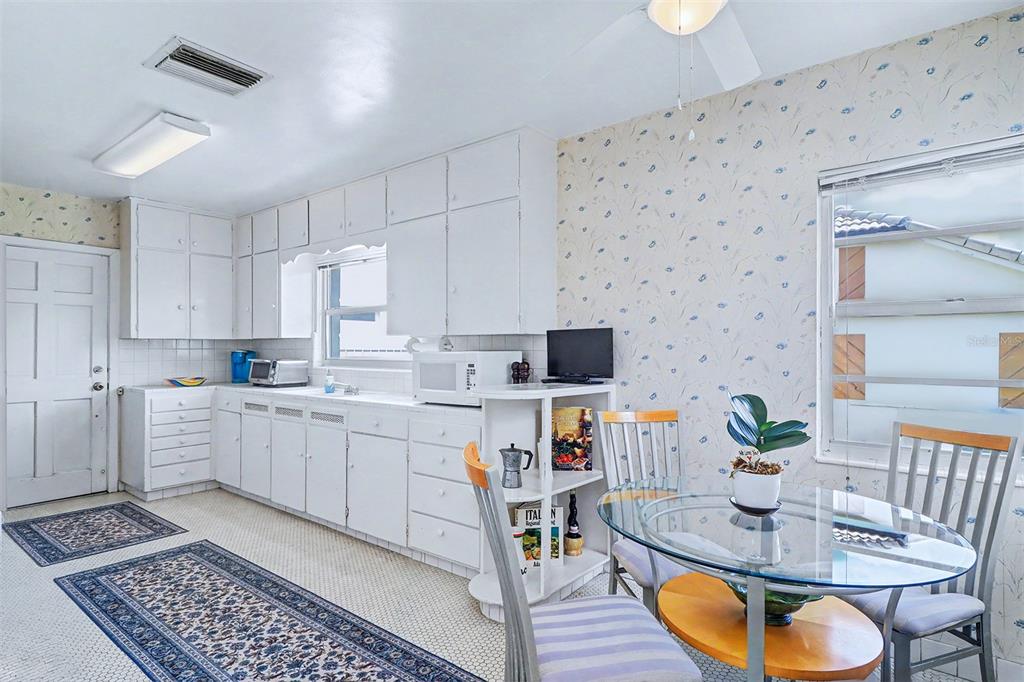 18206 Sunset Boulevard Redington Shores, FL 33708 - Photo 21 of 43