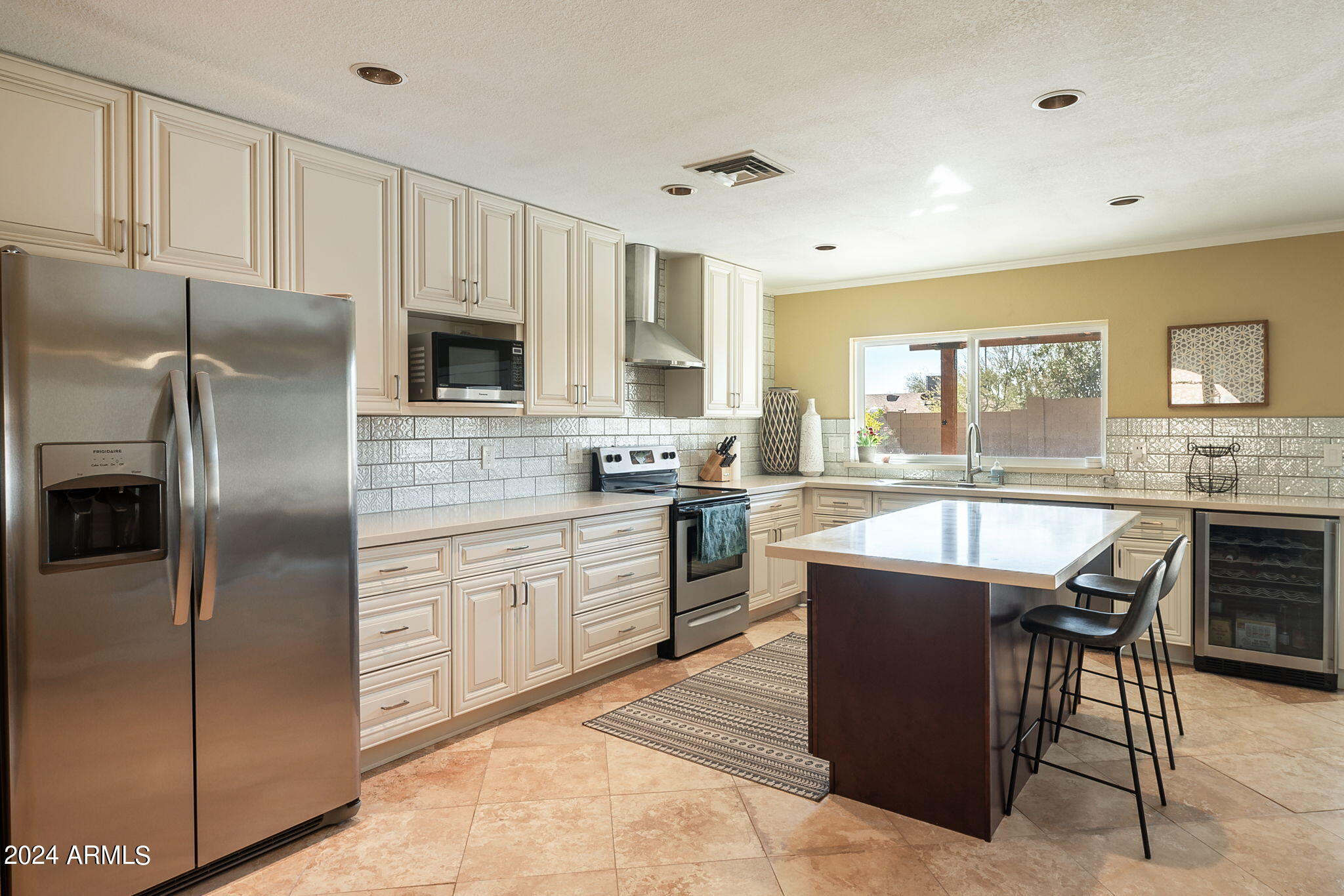 4337 East Pearce Road Phoenix, AZ 85044 - Photo 1 of 39 Kitchen - View 1