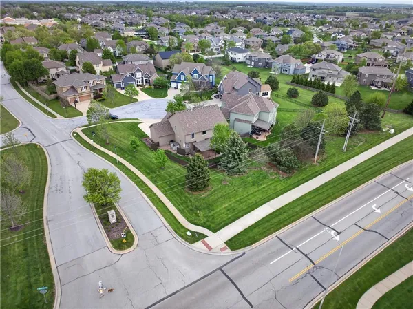 $500,000 | 16212 South Bradley Drive, Olathe, KS 66062