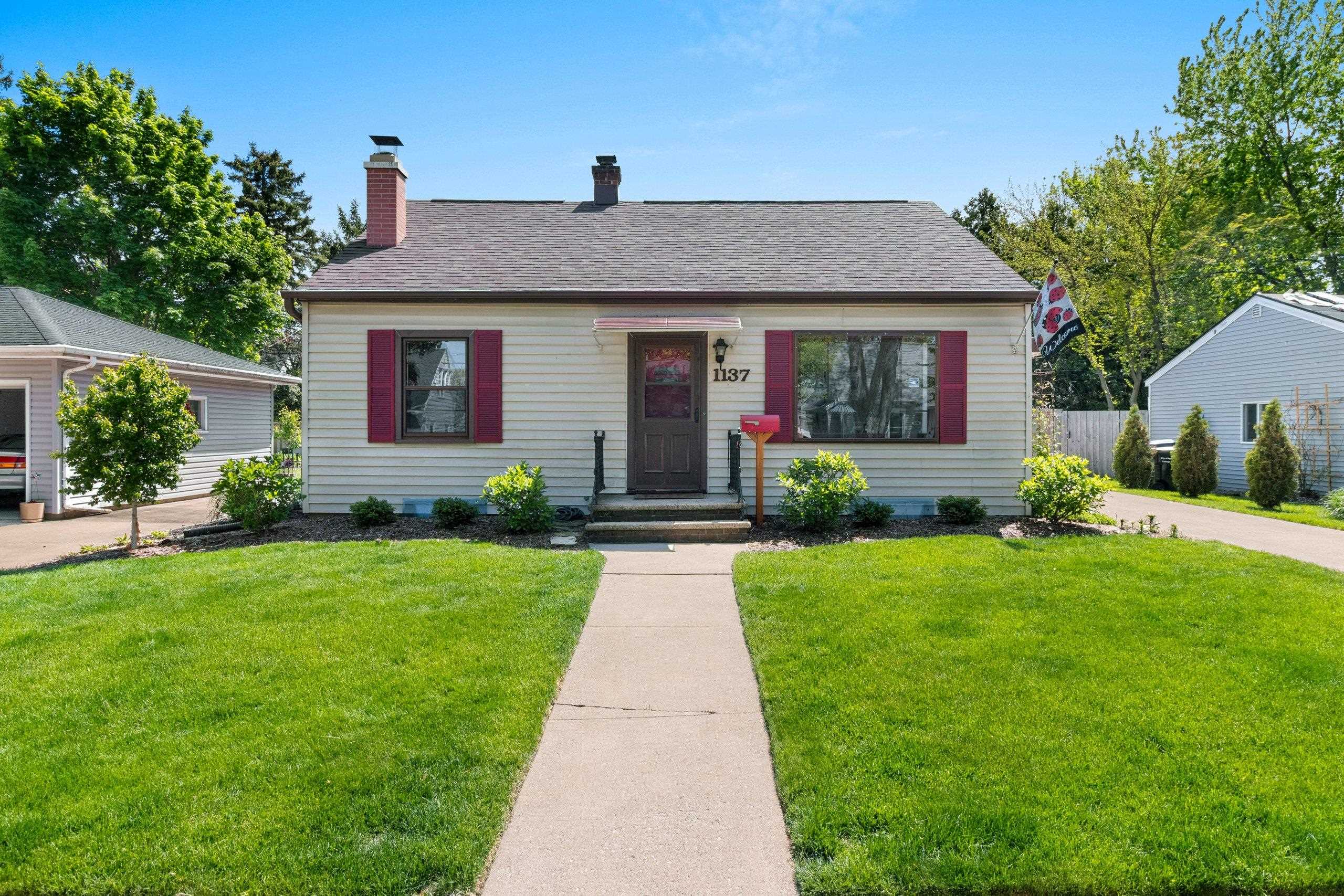 1137 East Jardin Street Appleton, WI 54911 - Photo 2 of 56