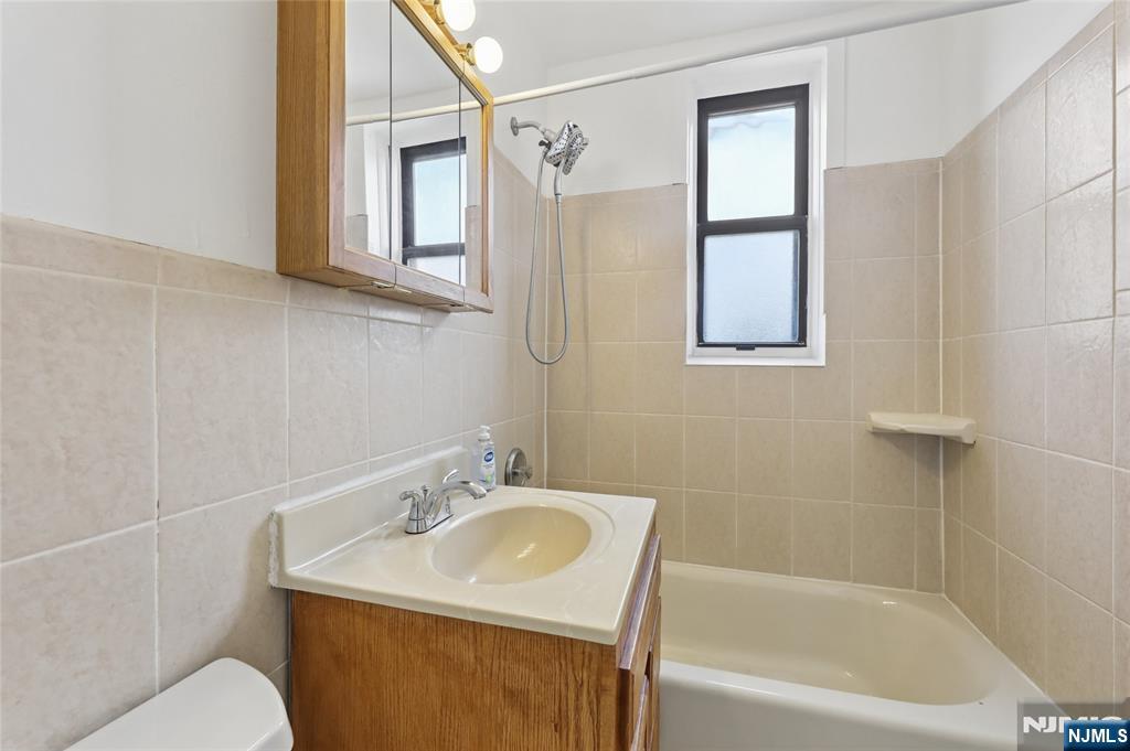 303 Hamilton Place, Unit C2 Hackensack, NJ 07601 - Photo 19 of 21