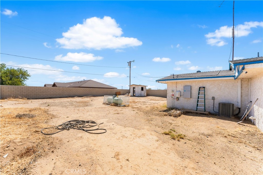 20116 Neuralia Road California City, CA 93505 - Photo 19 of 25 a view of a backyard of a house