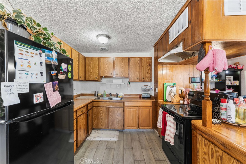 20116 Neuralia Road California City, CA 93505 - Photo 6 of 25 a kitchen with lots of counter top space and a sink