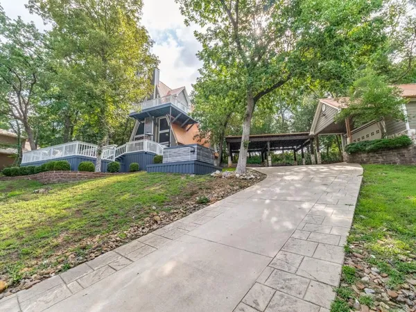 $650,000 | 104 Bridlepath Drive, Pottsboro, TX 75076