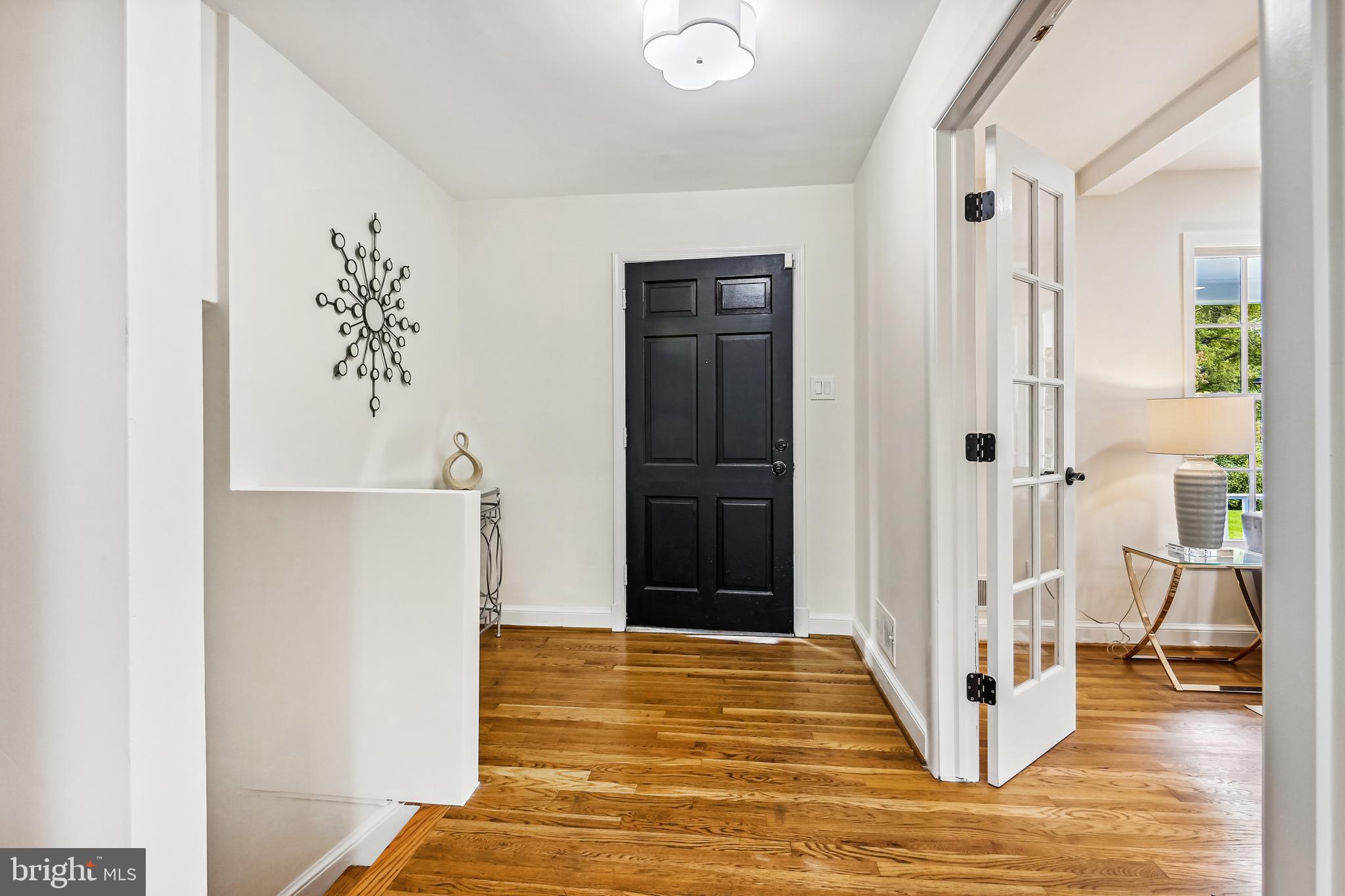 7819 Elba Road Alexandria, VA 22306 - Photo 3 of 35 Entry