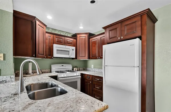 $173,000 | 3830 Desert Marina Drive, Unit 170, Laughlin, NV 89029