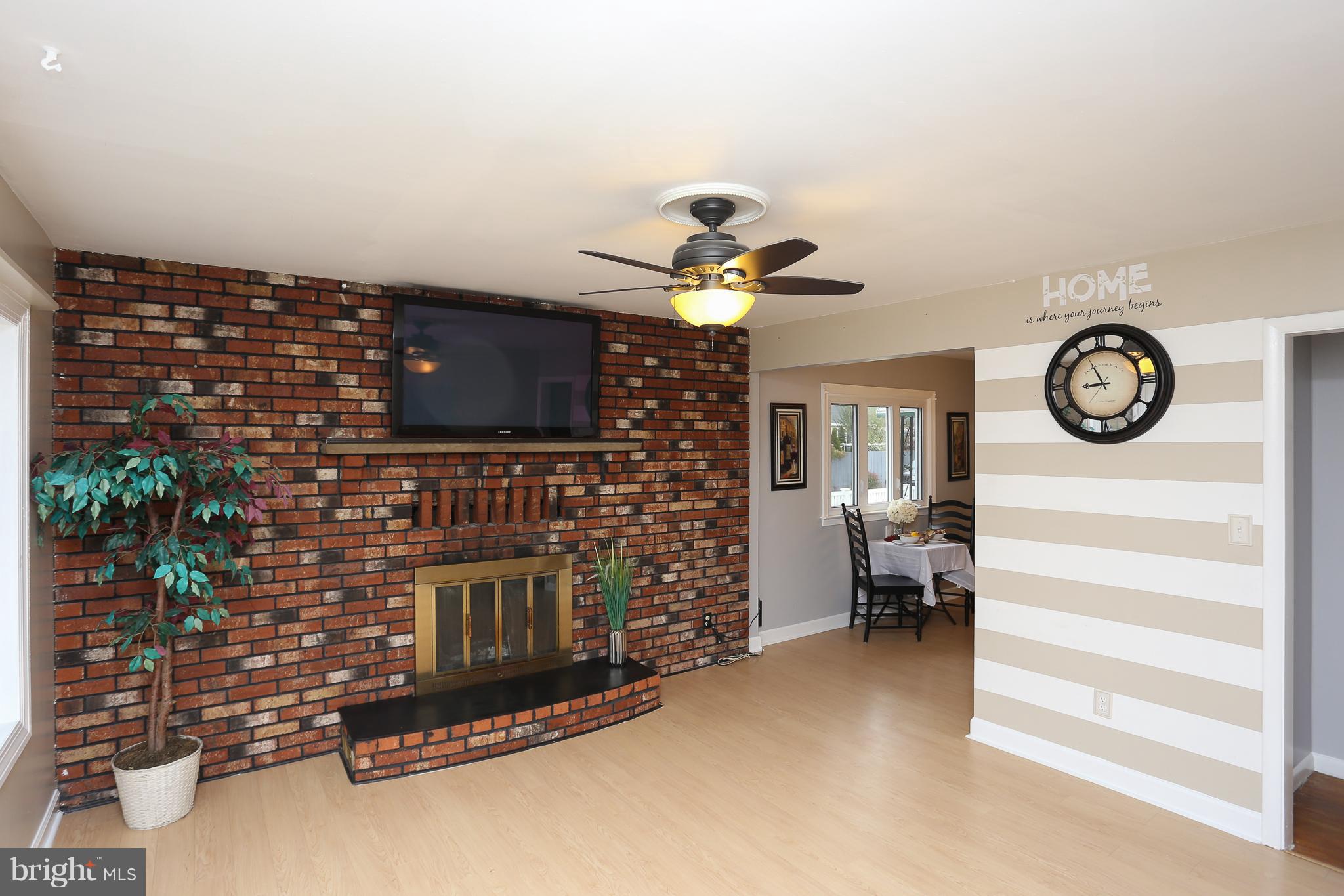 627 Fernhill Road Baltimore, MD 21226 - Photo 6 of 30 Living Room