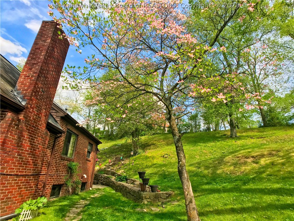 205 Oakwood Road Charleston, WV 25314 - Photo 4 of 27 Gallery Image 4