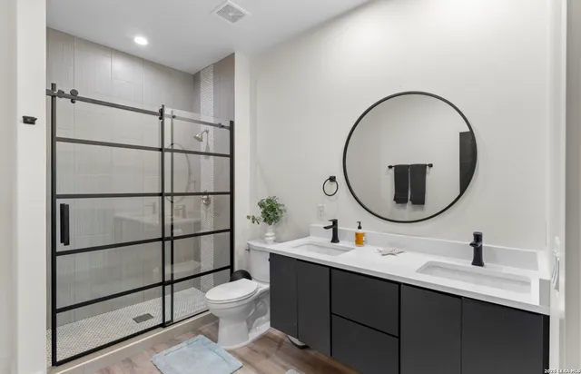 $2,500 | 134 East Lachapelle, San Antonio, TX 78204