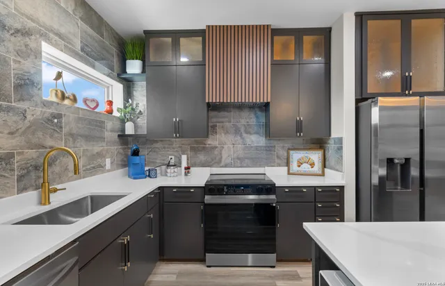 $2,500 | 134 East Lachapelle, San Antonio, TX 78204