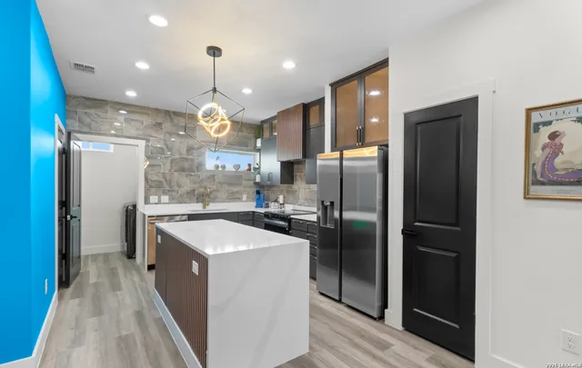 $2,500 | 134 East Lachapelle, San Antonio, TX 78204