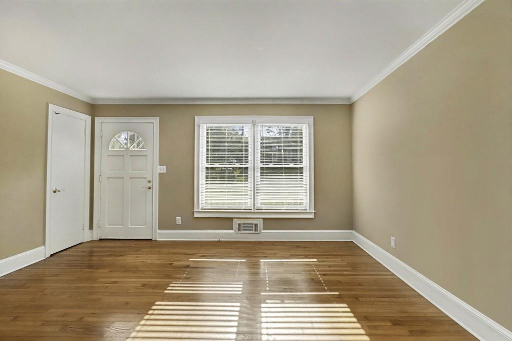 2524 Asbury Court Decatur, GA 30033 - Photo 8 of 26 a view of a livingroom with a workspace