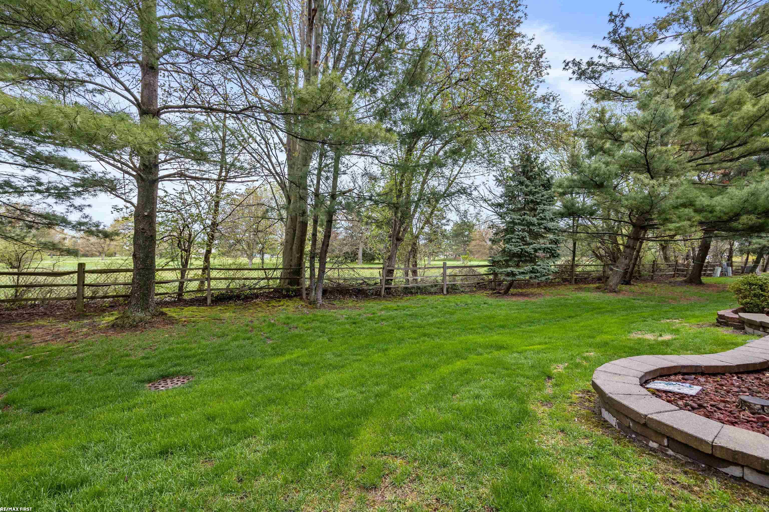 16261 Pine Ridge Drive North Fraser, MI 48026 - Photo 27 of 29 50107458-26.JPG