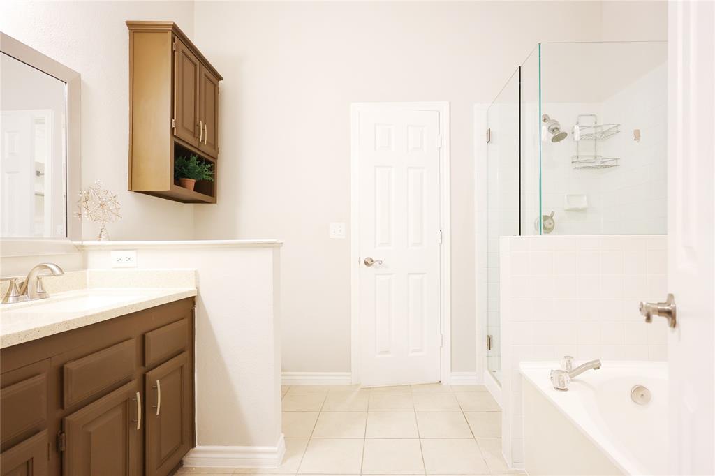 8112 Dock Street Frisco, TX 75035 - Photo 21 of 34 a bathroom with a bathtub sink and mirror